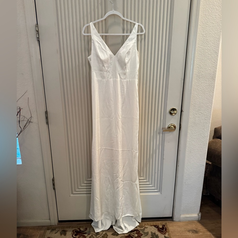 Lulu's Elegant White Wedding Dress